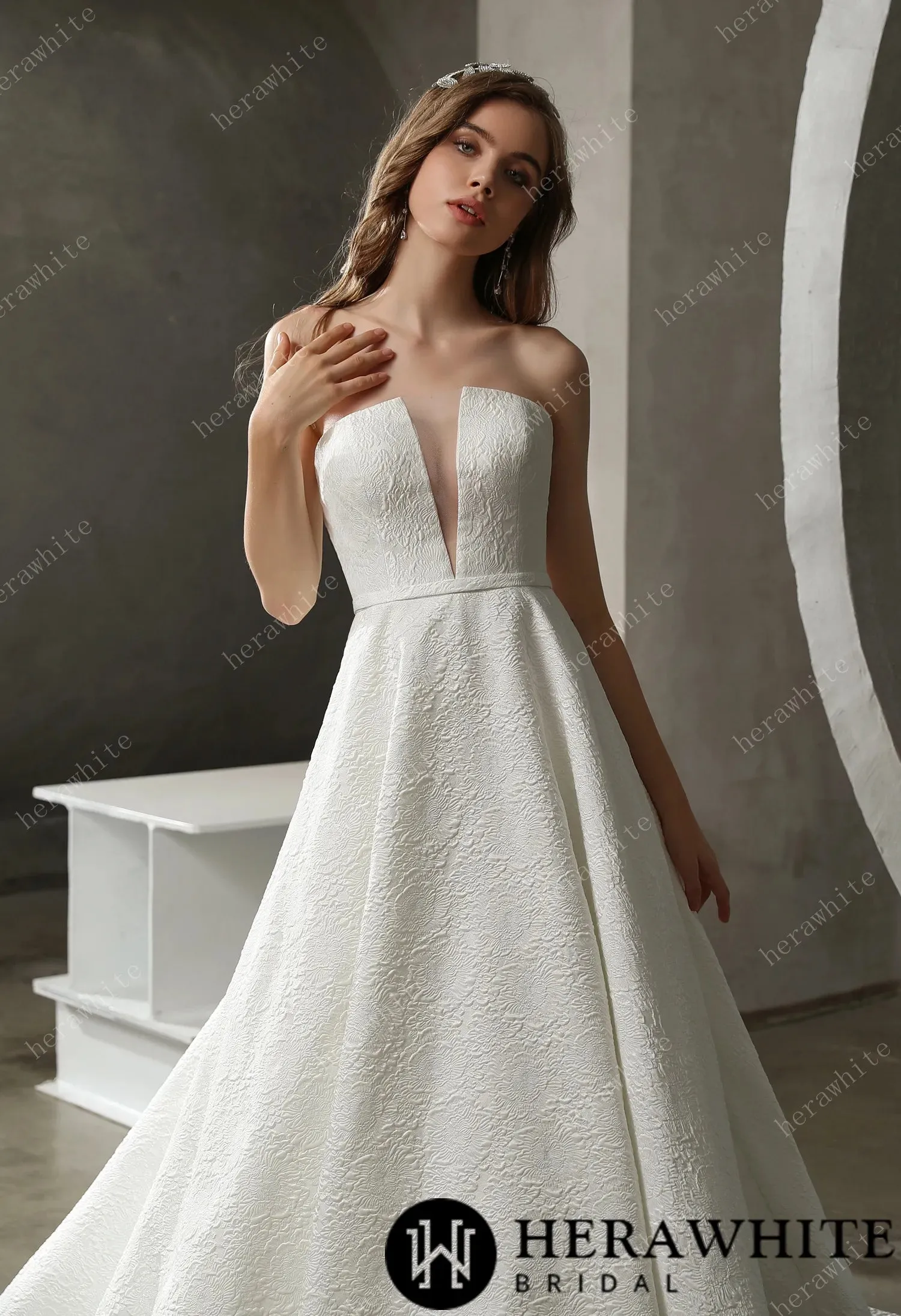 Hera White / Clean Strapless Ball Gown with Satin Jacquard